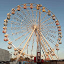 Lunaparkta panik: Dönme dolapta mahsur kalan üç kişi, 42 metrelik itfaiye merdiveniyle kurtarıldı