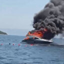 Denizin ortasında can pazarı: Yangın çıkan teknedeki 16 yolcu suya atlayarak kurtuldu