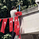 Hatay'da şehit olan Hayrullah Halit Karaman'ın baba ocağına Türk bayrakları asıldı