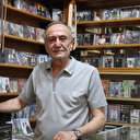 Kasetçiliği bırakamıyor