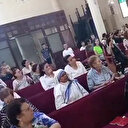 Gazze'de Kutsal Aile Kilisesi'nde insanlar barış için dua ederken İsrail bombasıyla sarsıldılar