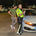 Aksaray'da alkollü araç kullandığı tespit edilen sürücü ehliyeti için polis memurlarına yalvardı