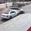 Diyarbakır'da otomobile çarpan ticari taksi takla attı