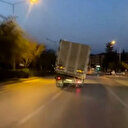 Trafikte tehlike saçan kamyon böyle görüntülendi: Sürücülere korku dolu anlar yaşattı