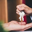 Yargıtay kiracıyı evden çıkarmak için ev sahibiyle anlaşıp sayaçları söken emlakçının cezasını onadı