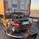 Kayseri'de feci  kaza: Tıra arkadan çarpan lüks otomobil kağıt gibi ezildi sürücü hayatını kaybetti