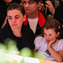 Şehit Fikret Mangura son yolculuğuna uğurlandı: Babası sedyeyle katıldı kızı başından ayrılmadı