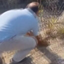 Hatay'da avuçlarına doldurdukları toprakla yangını söndürmeye çalışan vatandaşlar takdir topladı