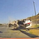 Ambulansın devrildiği kaza kamerada: 1 kişi hayatını kaybetti