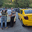 Seyir halindeyken yarış kuponu dolduran taksiciye trafikten men cezası