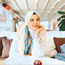 Şiir hala delirmediğimi hatırlatıyor bana