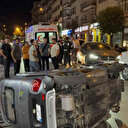 Elektrikli otomobil ile motosiklet çarpıştı: Araçtan savruldular