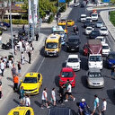 Silivri'de 30 metre ilerideki yaya geçidini kullanmayanlar trafiği tehlikeye sokuyor: Akan trafiğin arasından karşıya geçmeye çalışıyorlar