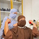 Sosyal medya fenomeni Özlem Öz tanıtımını yaptığı tesettür ürünlerini şov malzemesine çevirdi