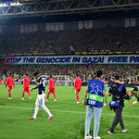 Fenerbahçe tribünlerinden Filistin'e destek: "Gazze'deki soykırımı durdurun!"