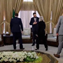 Ahmed Şara ABD'li Senatör Ernst'in elini sıkmadı