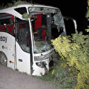 Kayseri'de orta refüje çıkan yolcu otobüsü ağaçları devirdi: 1 ölü 13 yaralı