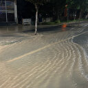 Sivas’ta su borusu arızası caddeyi göle dönüştürdü