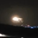 Malezya’da savaş uçağı havada alev aldı: Pilotlar sağ kurtuldu