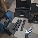 Firari hükümlü evinde silah satışı yaparken yakalandı