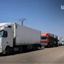 سوريا.. 12 شاحنة مساعدات تدخل السويداء من درعا