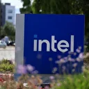Intel met en garde ses actionnaires sur les risques liés à l’accord Trump et aux ventes internationales