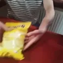 Cips paketinden uyuşturucu çıktı