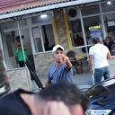 Kendilerini 'Barzaniler' olarak adlandıran gençler sokak röportajı sırasında çocukların arasında defalarca etrafa ateş açtı