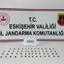 Tarihi eser kaçakçısı çantasındaki sikkelerle yakalandı