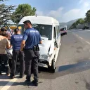 Kontrolden çıkan servis ağaca çarptı: Sekiz yaralı