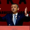 CHP Genel Başkanı Özgür Özel Leman'daki alçak karikatürü bu sözlerle savundu: Kanatlar takılmış melek görüyorum