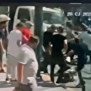 Kağıthane'de yolu kapatan nakliyeciye esnaftan meydan dayağı: O anlar kamerada