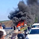 Ümraniye’de kaza yapan otomobil alev alev yandı