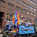 İsveç'te paçavralar birleşti: LGBT ve İsrail bayrakları beraber sallandı