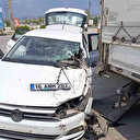 Kontrolden çıkan otomobil benzinlikteki tıra çarptı
