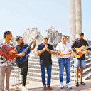 Gipsy Kings Apollon Tapınağı’nda klip çekti