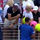 ABD Açık'ta tepki çeken anlar: Yahudi milyoner Szczerek tenisçinin çocuğa imzaladığı şapkayı elinden çaldı