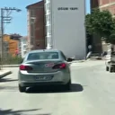 Elazığ'da acemi sürücüden ‘ustaca’ çözüm: Bulduğu yöntem ile herkesi gülümsetti