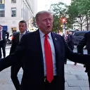 ABD Başkanı Donald Trump gittiği restorandan neye uğradığını şaşırdı: Bir grup aktivist Filistin bayraklarıyla karşıladı