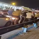 Trafikte 'yol verme' tartışması kavgaya dönüştü: Polisler şahısları zor ayırdı