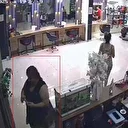 Sigara içme bahanesiyle dışarı çıktı: Kuaförün 5 bin TL’lik ödemesini yapmadan kayıplara karıştı