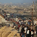 İsrail saldırıları nedeniyle Filistinliler göç etmeye devam ediyor