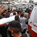 Katil İsrail Gazze kentindeki çok katlı bir binayı daha vurdu