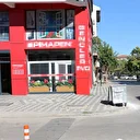 2 yılda iş yerine 9 araç çarpan esnaf: Müşteri değil araba gözlüyoruz