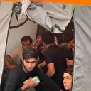 TIR’ın dorsesindeki kamp çadırlarından 17 kaçak göçmen çıktı