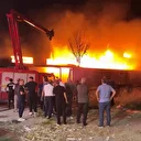 İzmir'de mobilya fabrikasında yangın: Ekiplerin müdahalesi sürüyor