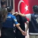 Avcılar'da Türk Bayrağı'nı ezilsin diye araçların önüne atan kadın tutuklandı
