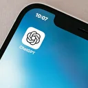 ChatGPT va instaurer un contrôle parental, annonce OpenAI