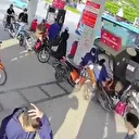 Vietnam'daki akaryakıt istasyonundaki korkunç kaza kamerada