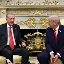 Cumhurbaşkanı Erdoğan Beyaz Saray'da: Trump sandalyesini çekti